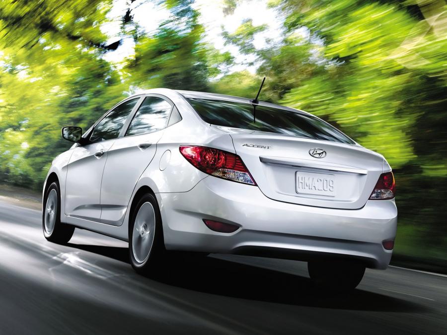  Hyundai Accent Sedan 2011 года  (фото 13 из 20)